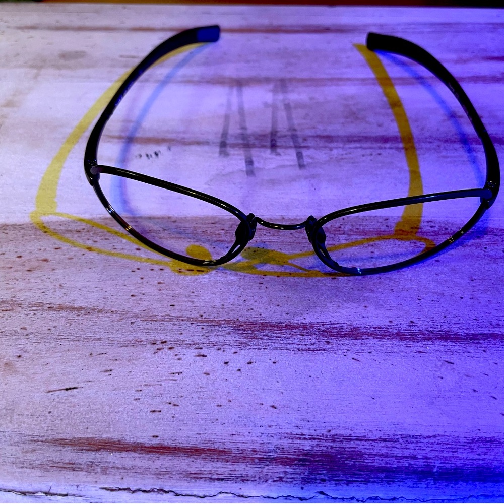 Nike Sunglass (frame’s only). Case included.